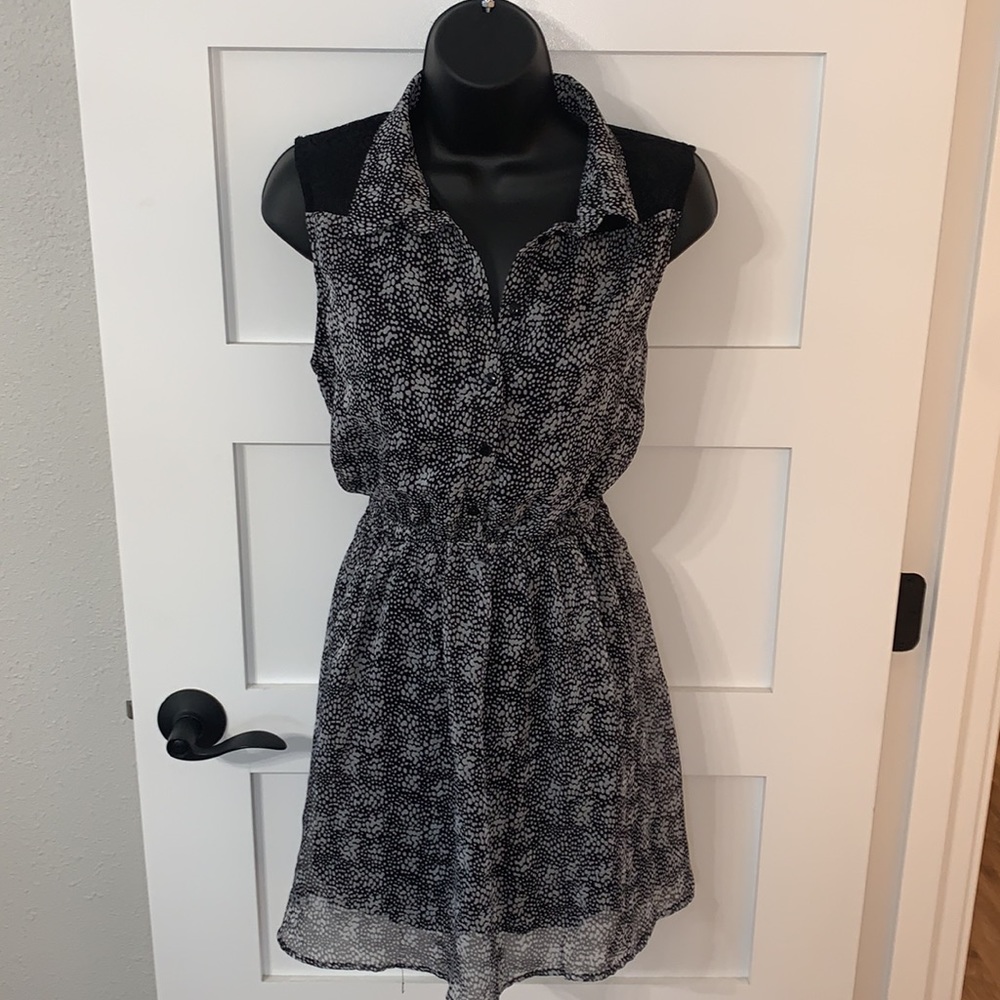Lucca Couture Collared Sleeveless Lace Back Dress Medium